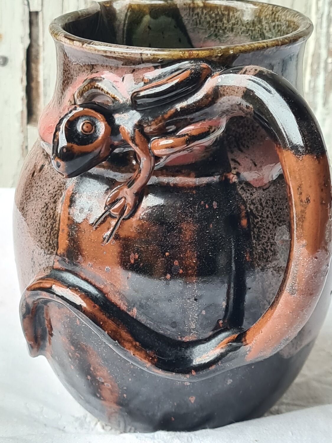 Pitcher sandstone buckle salamander
