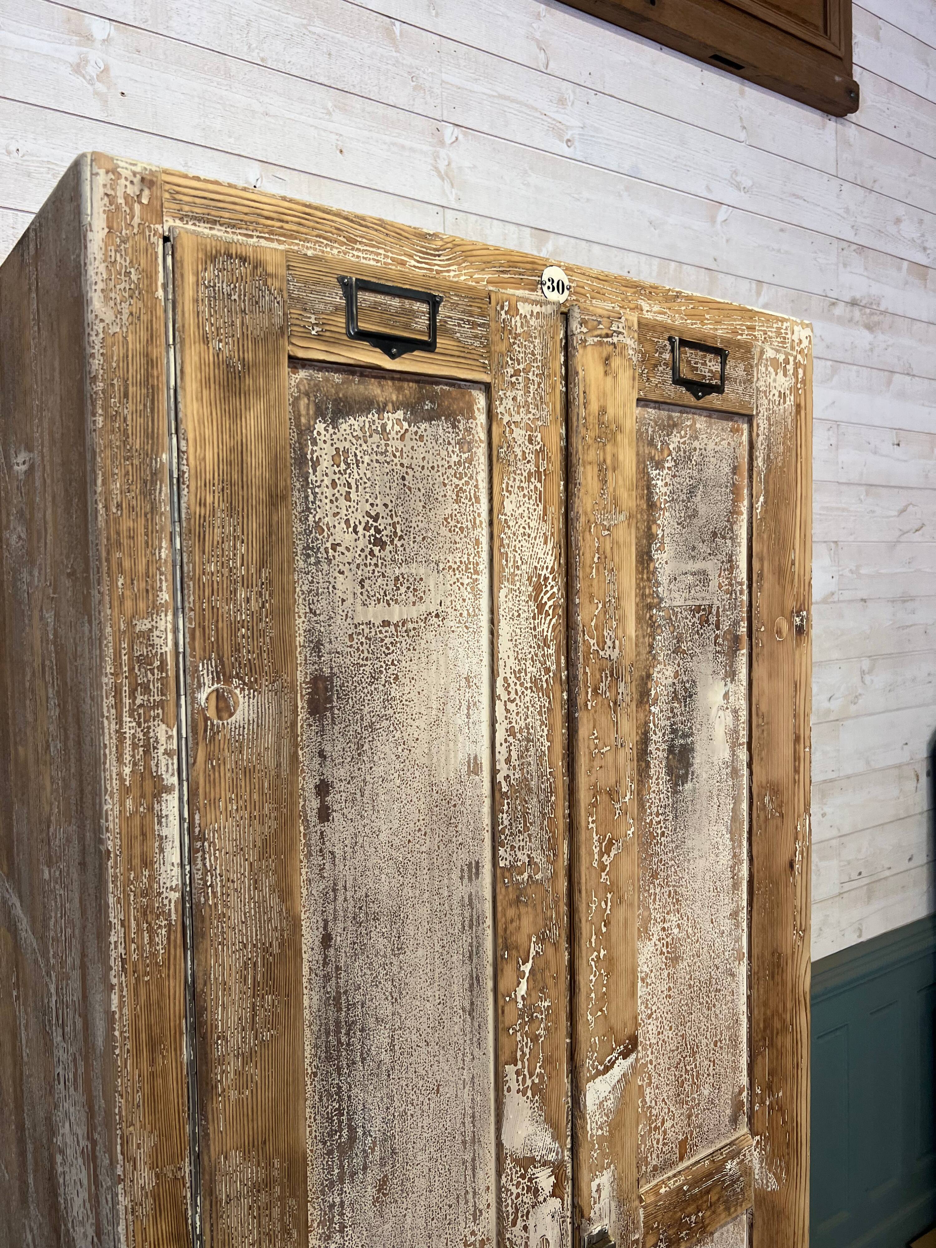 Antique patinated cloakroom