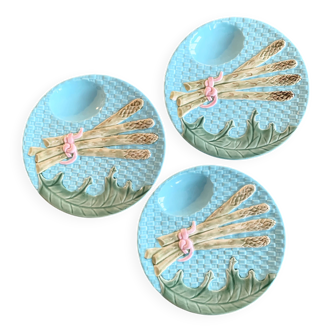Three asparagus plates in Bordallo Pinheiro majolica.