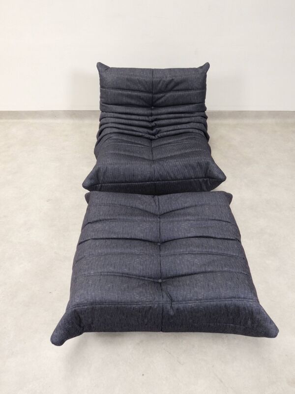 Ligne Roset Togo - fauteuil 1 place et pouf - tissu à rayures bleues
