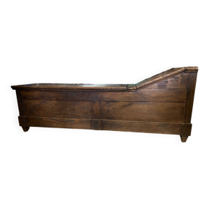 vieux coffre de sacristain