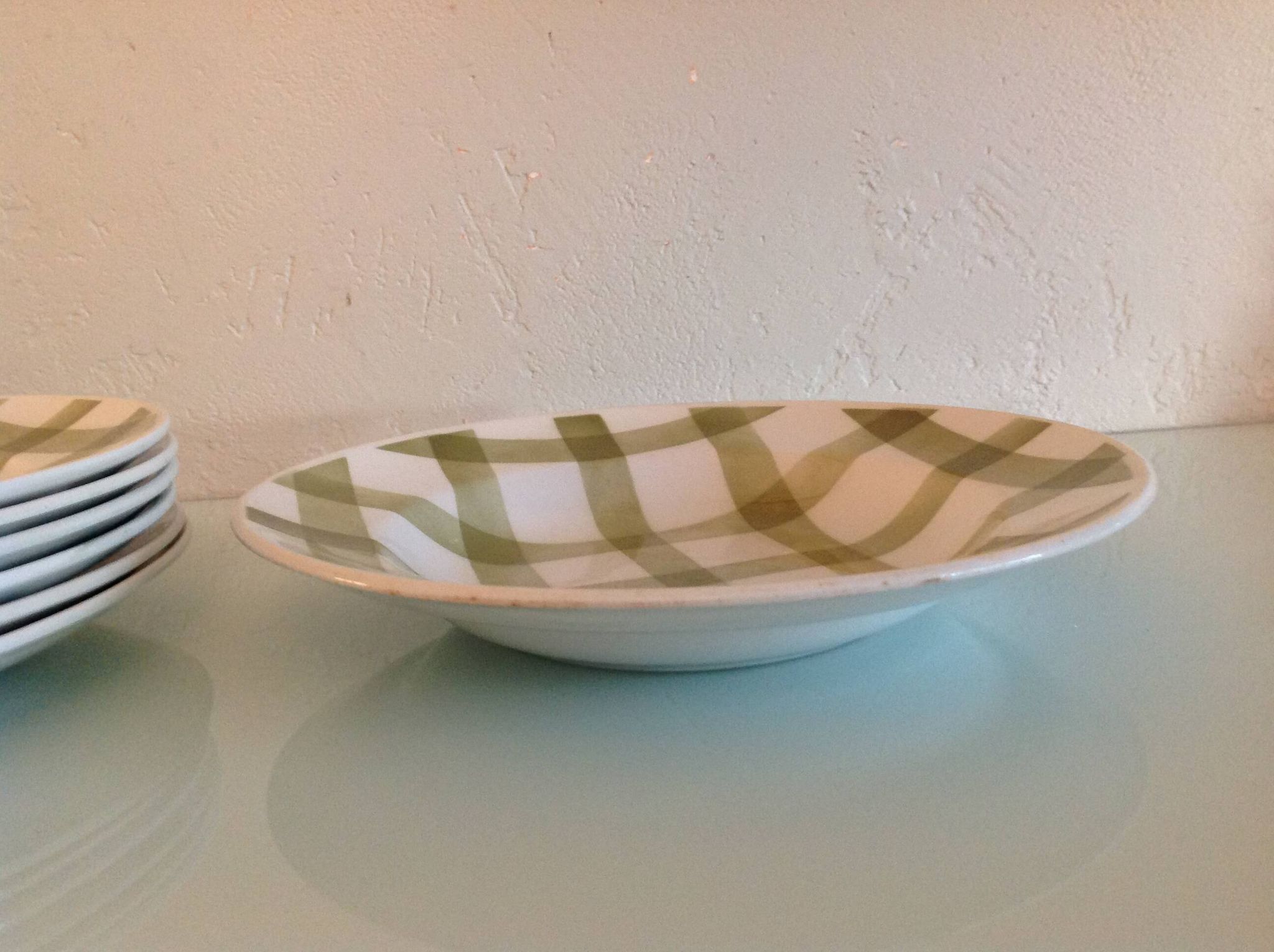 Set of six flat plates and one Moulin des Loups bowl, green tablecloth model/1950s-1960s