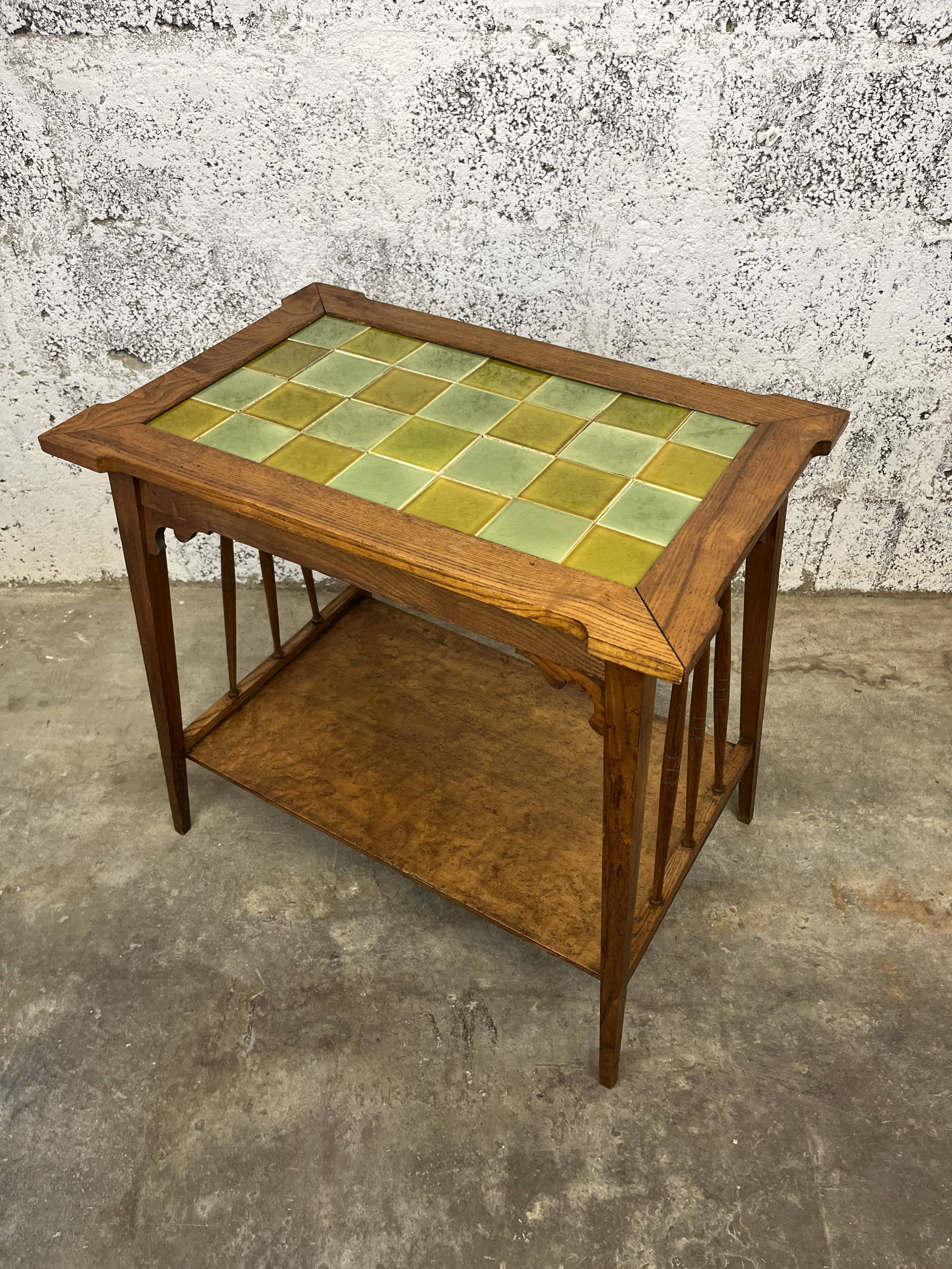 Double-tray serving table