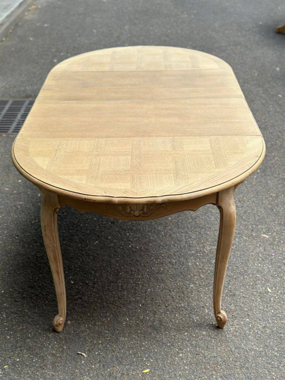 Table de repas ronde, ovale extensible en chêne poncé