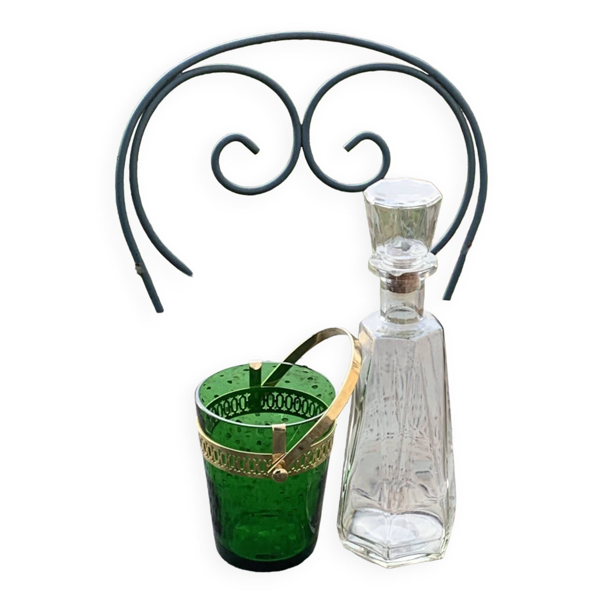 Service a whisky compose d'une carafe en verre transparent