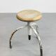 Tabouret pivotant blanc industriel vintage