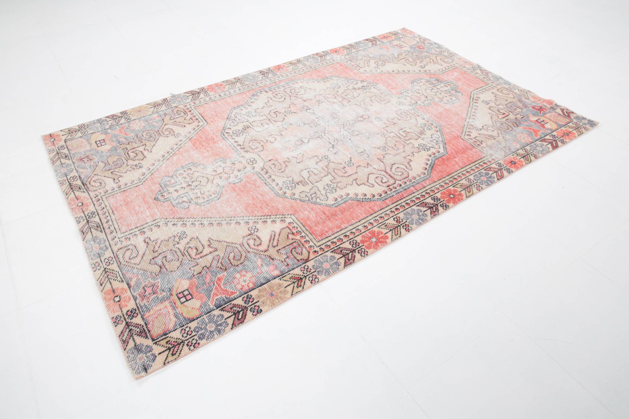 4x7 Pale Red & Beige Rustic Vintage Rug, 129x217Cm