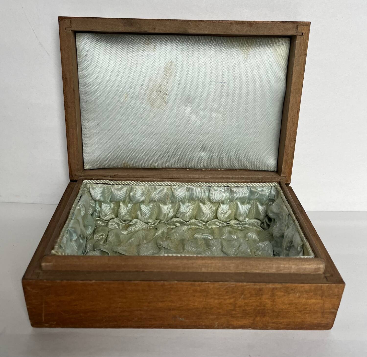 Boîte à bijoux ancienne en bois