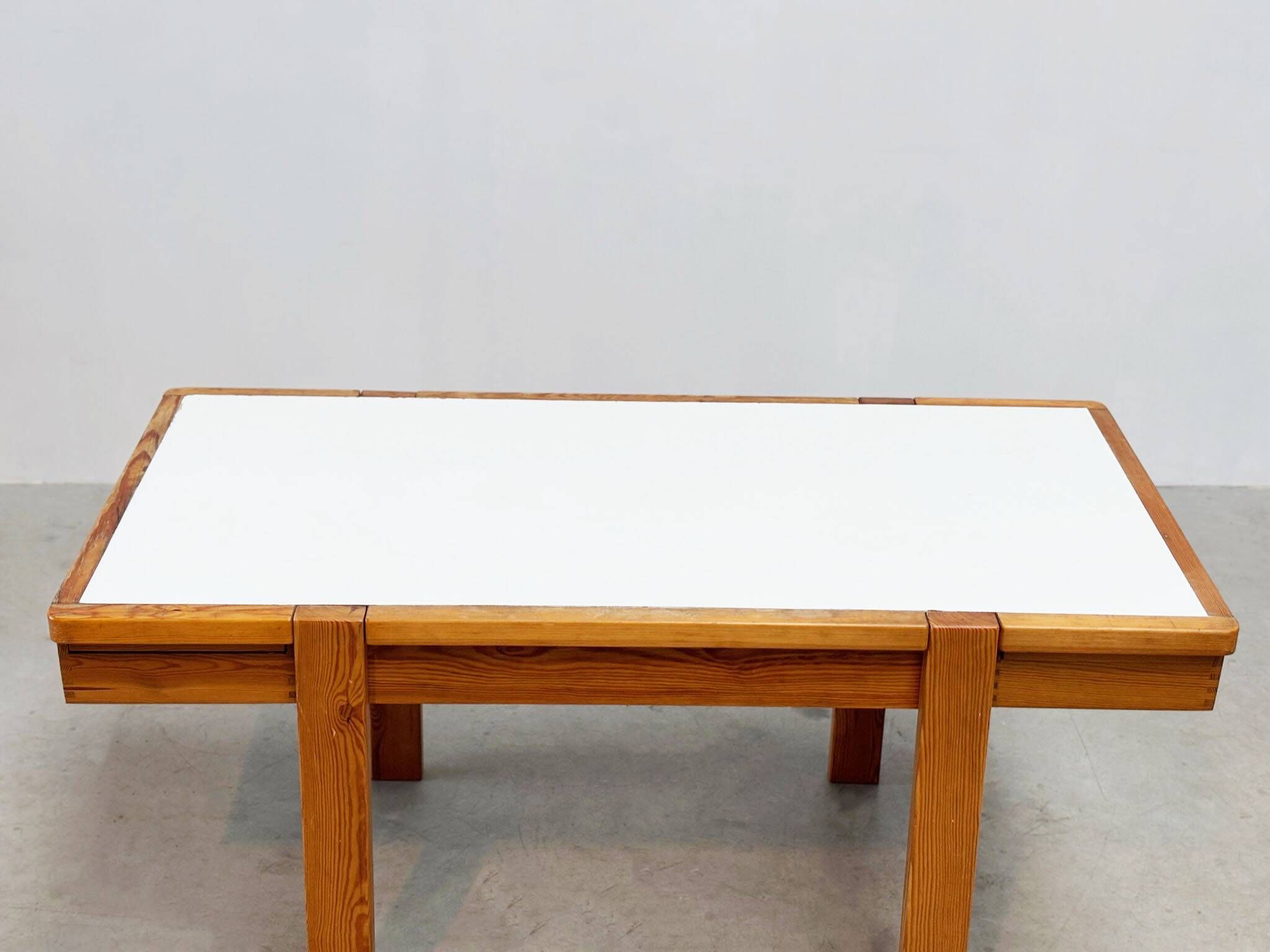 Bureau en pin original des années 1970