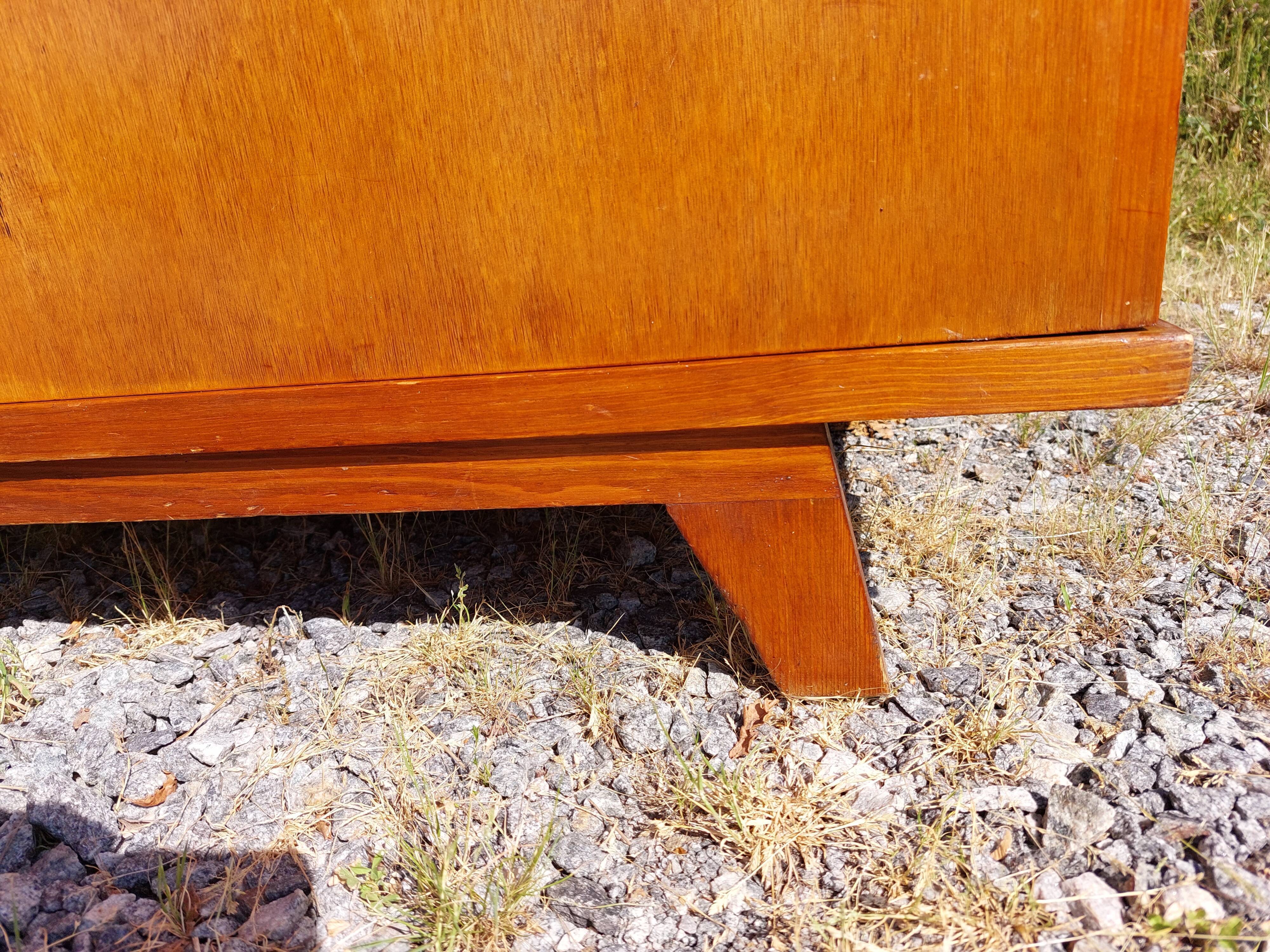 Compass foot cabinet