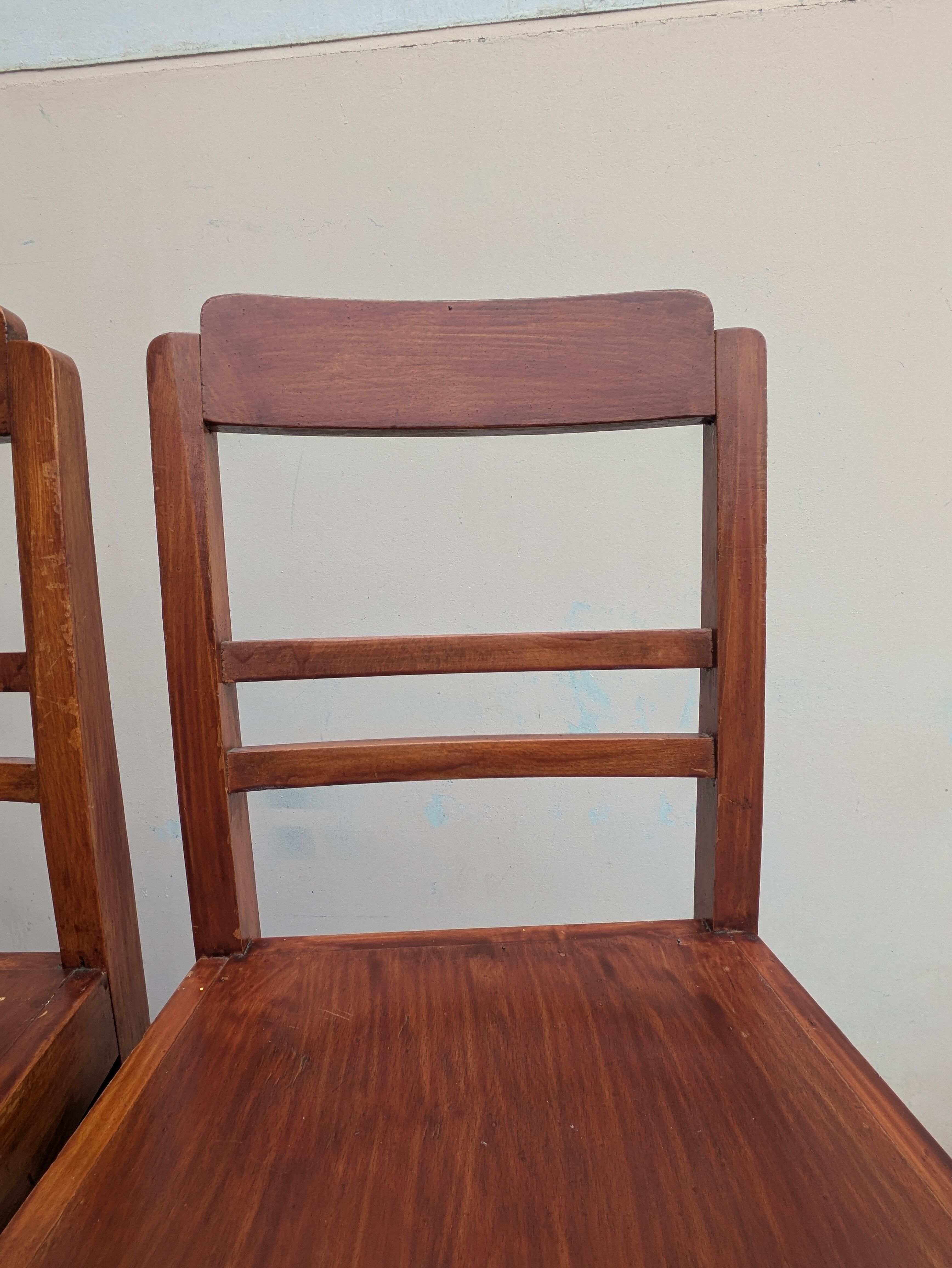 Lot de 3 chaises anciennes estampillé PTT