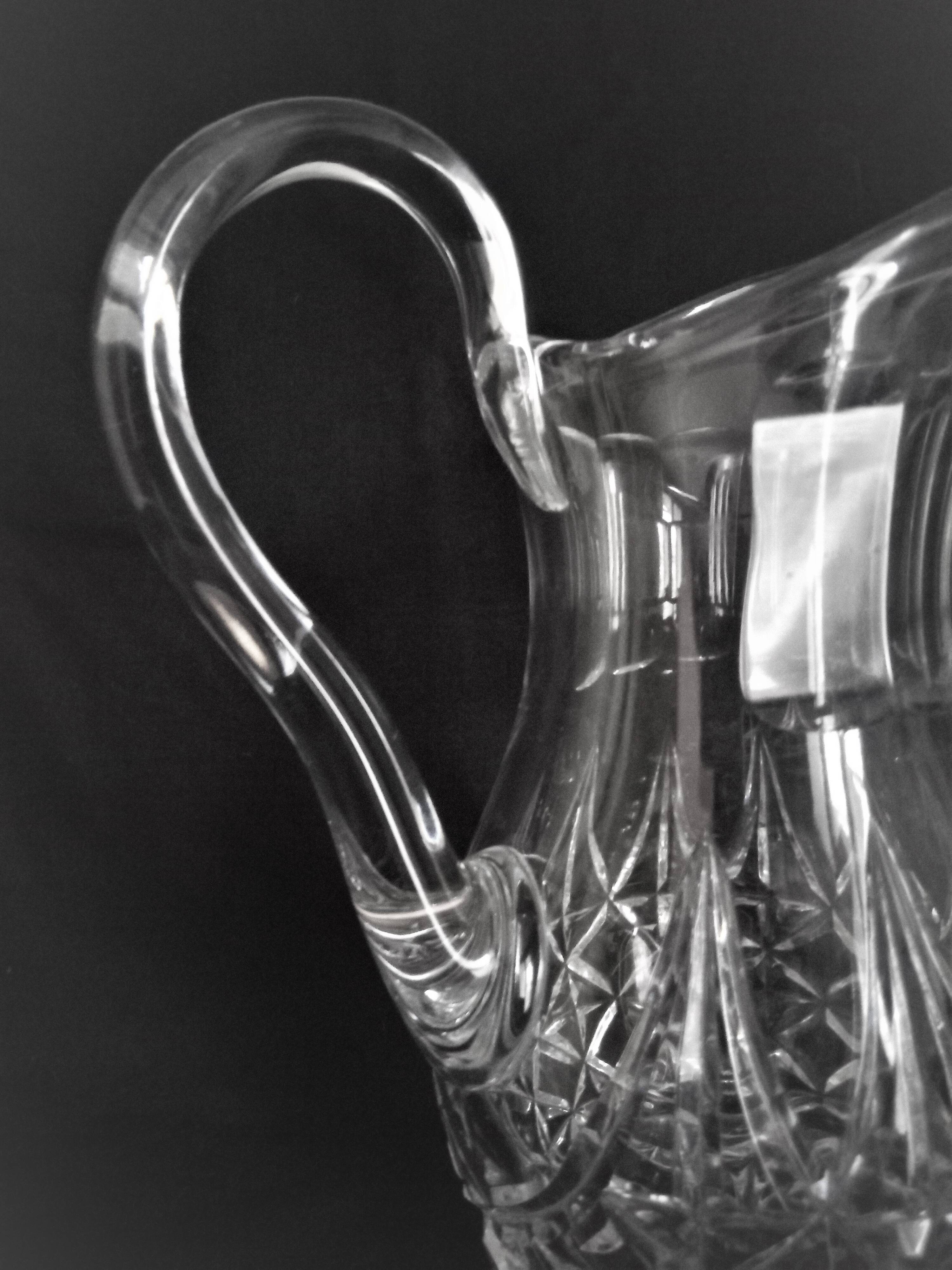 Carafe à eau en cristal taillé de Saint Louis, signée