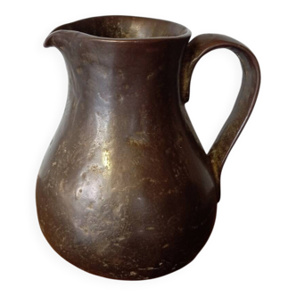 Ancienne cruche en bronze