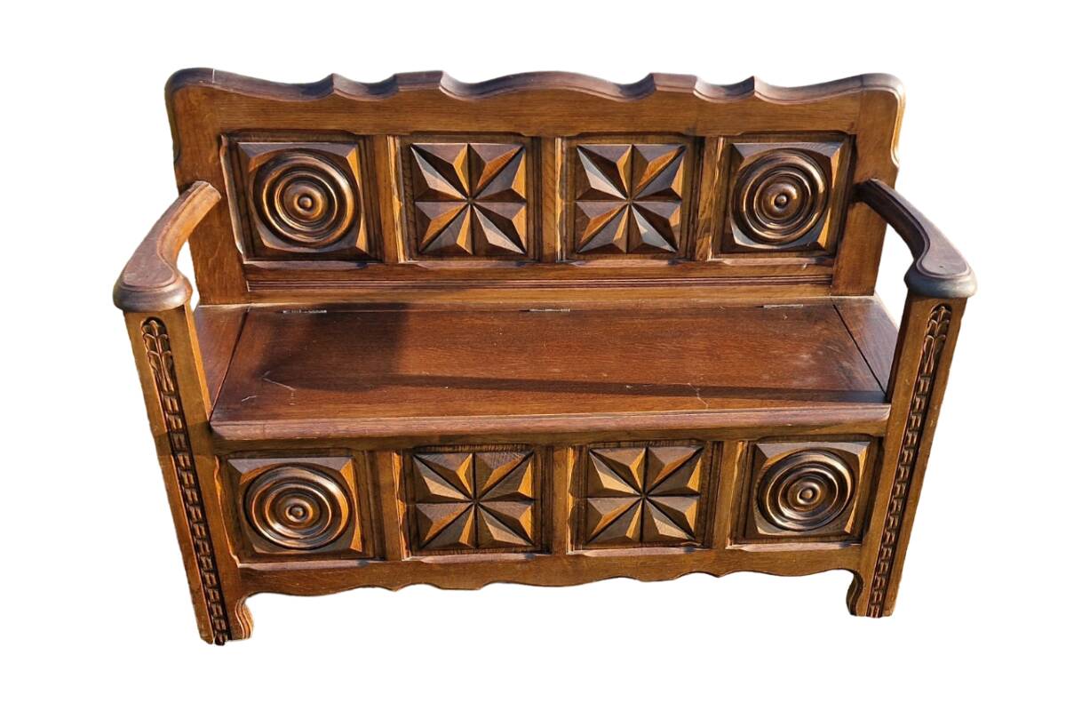 Small breton trunk bench with armrests