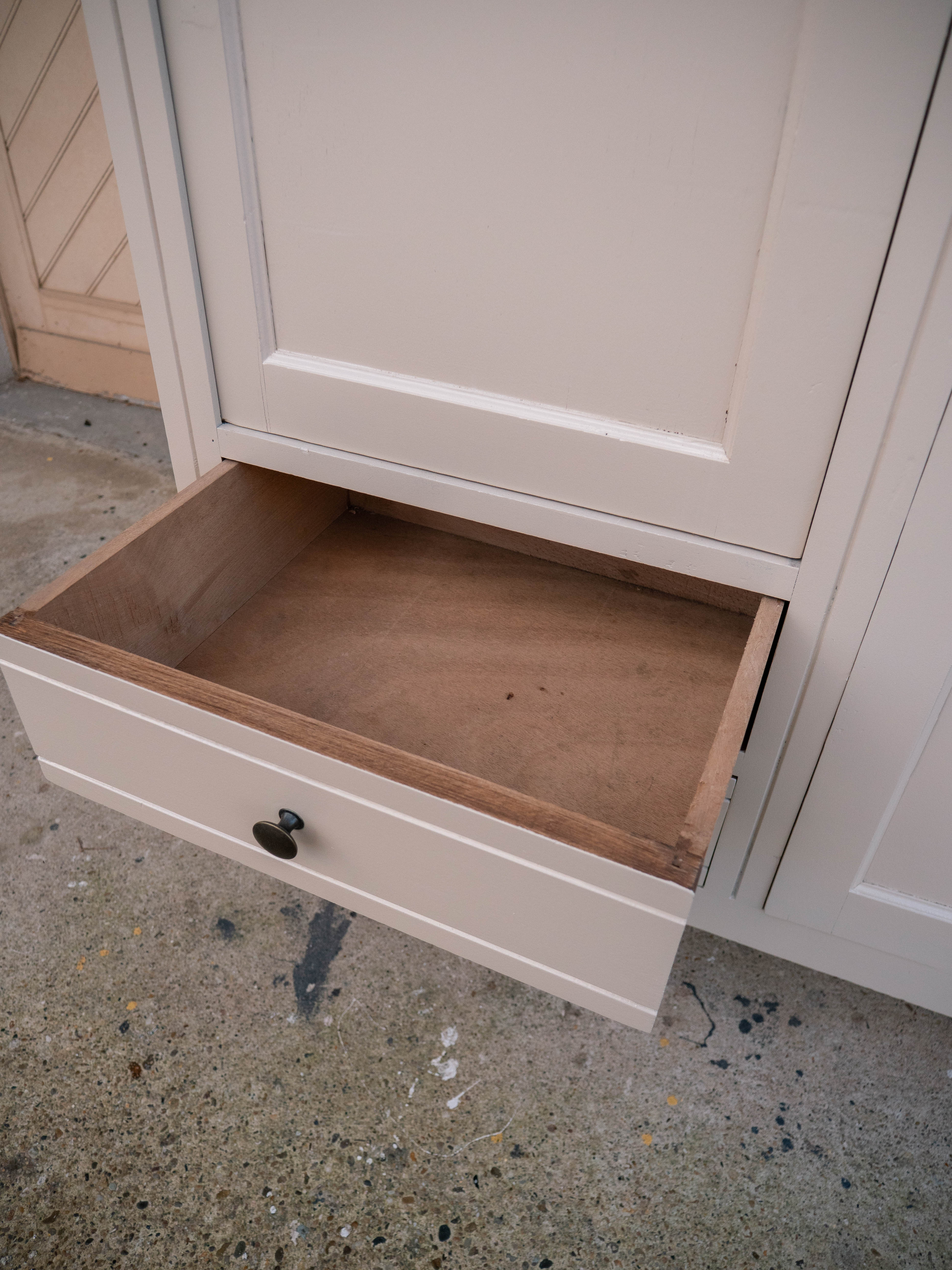 Armoire parisienne