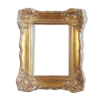 Patinated golden frame in wood and stucco