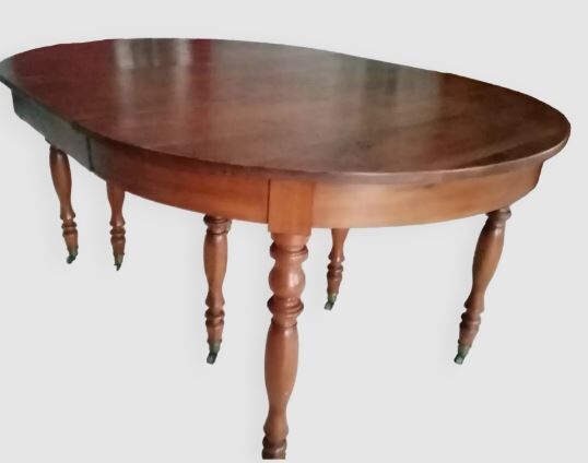 Table in walnut