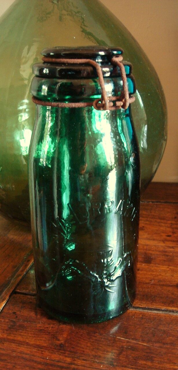 Jar lorraine green glass with lid