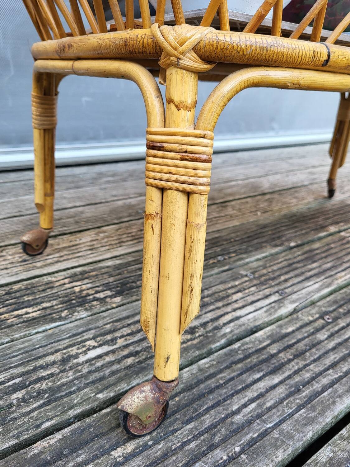 Nursery basket for green plants