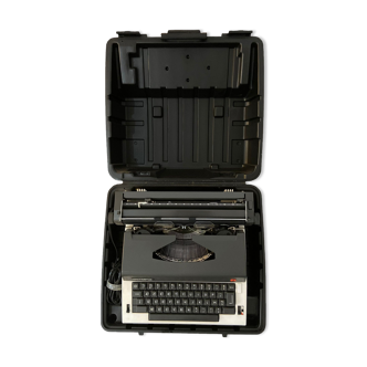 Olympia E-R12 electric typewriter