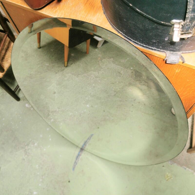 Oval beveled mirror 97x80cm