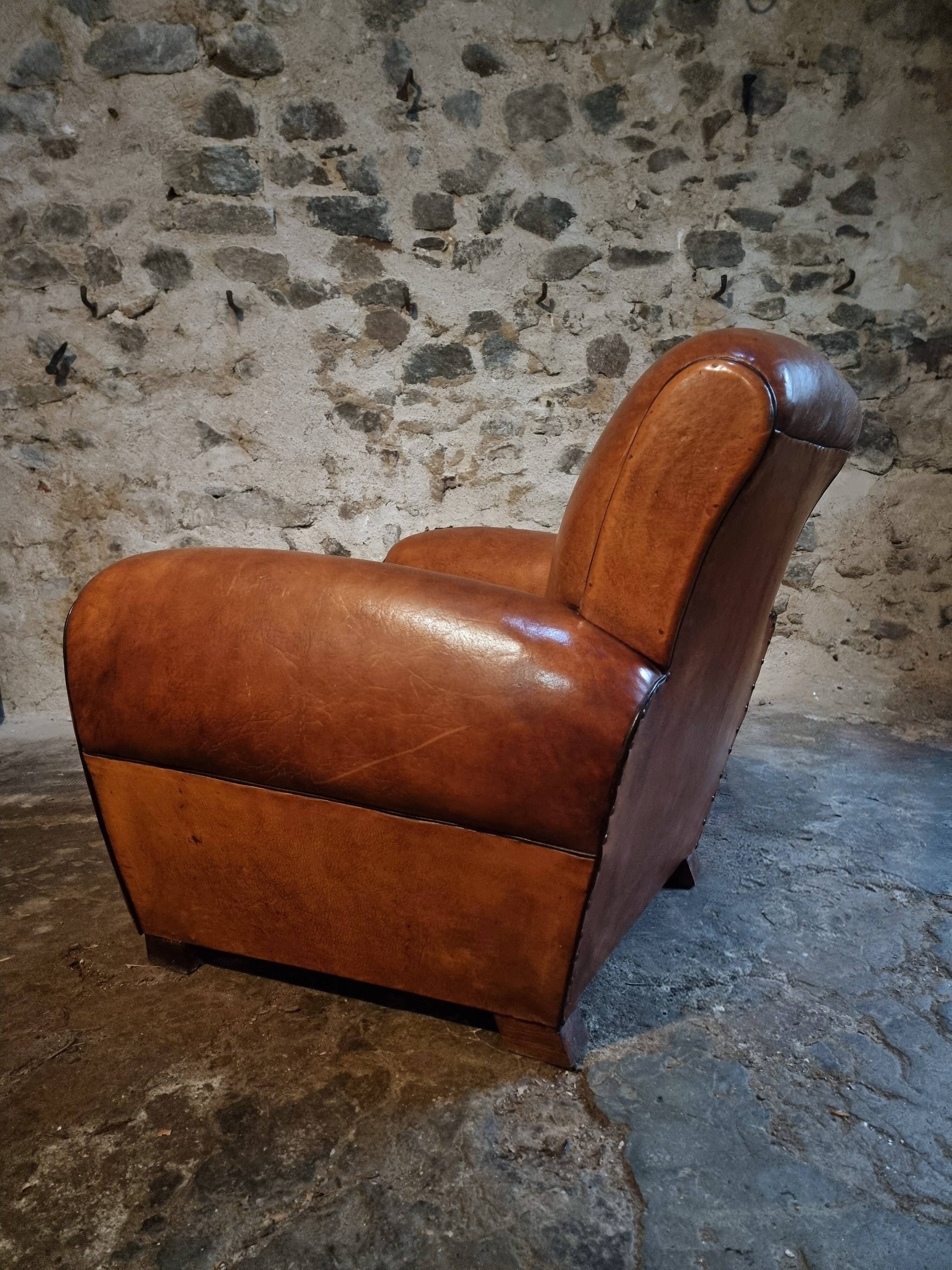 Fauteuil club français vintage en cuir, années 1940–1950 – fauteuil en cuir pleine fleur cognac
