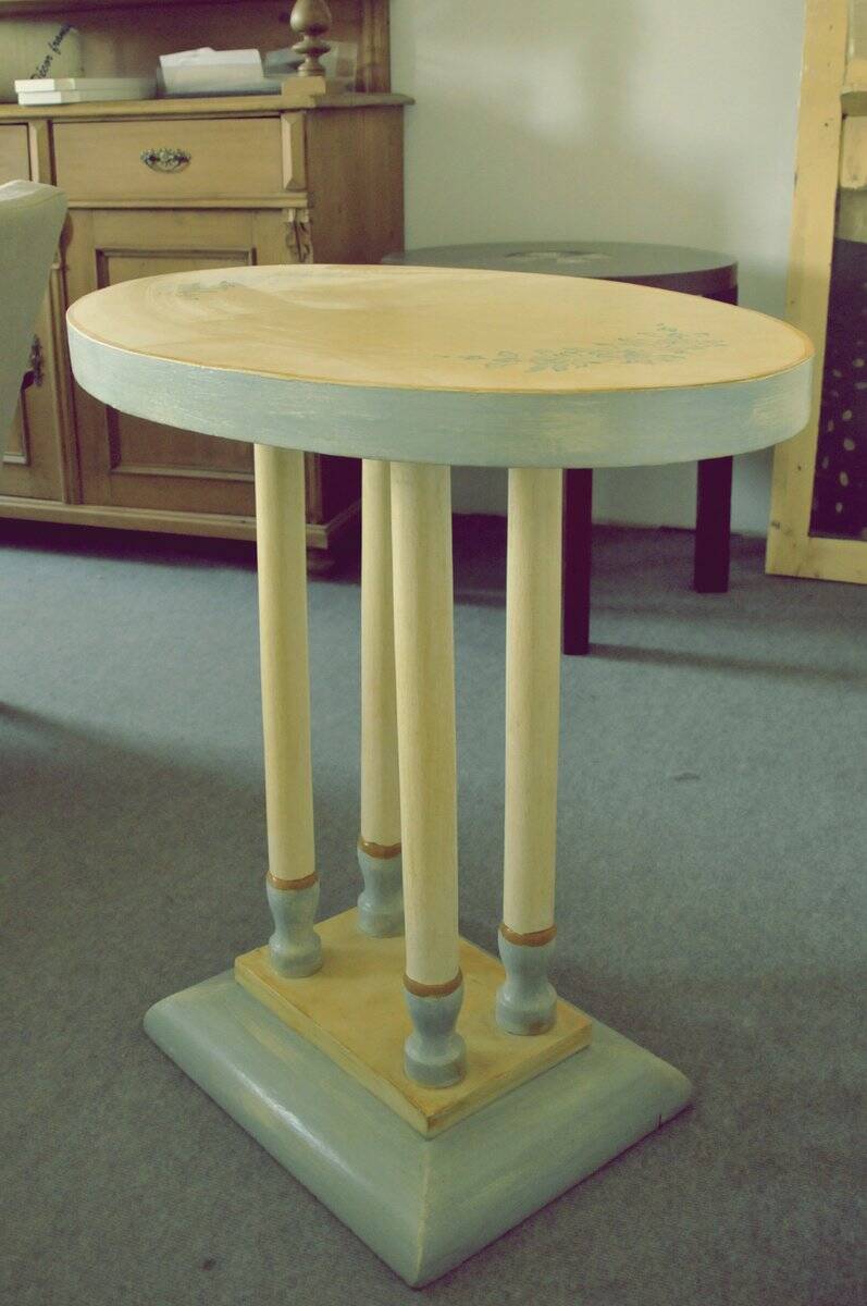 Art Deco oval side table in hand-painted azure blue and yellow wood, 1930s