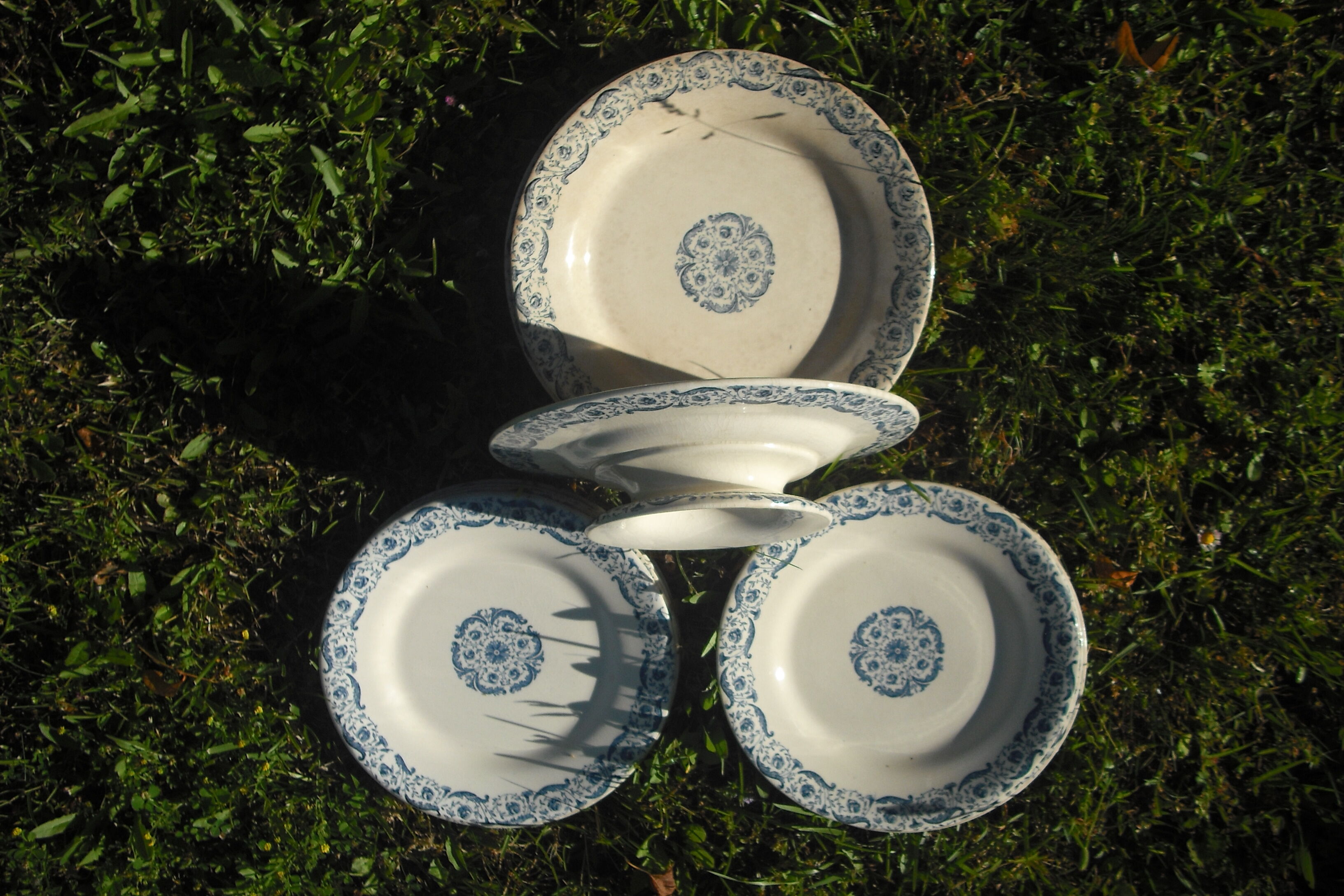 15 Gien porcelain plates and 1 cake dish on foot