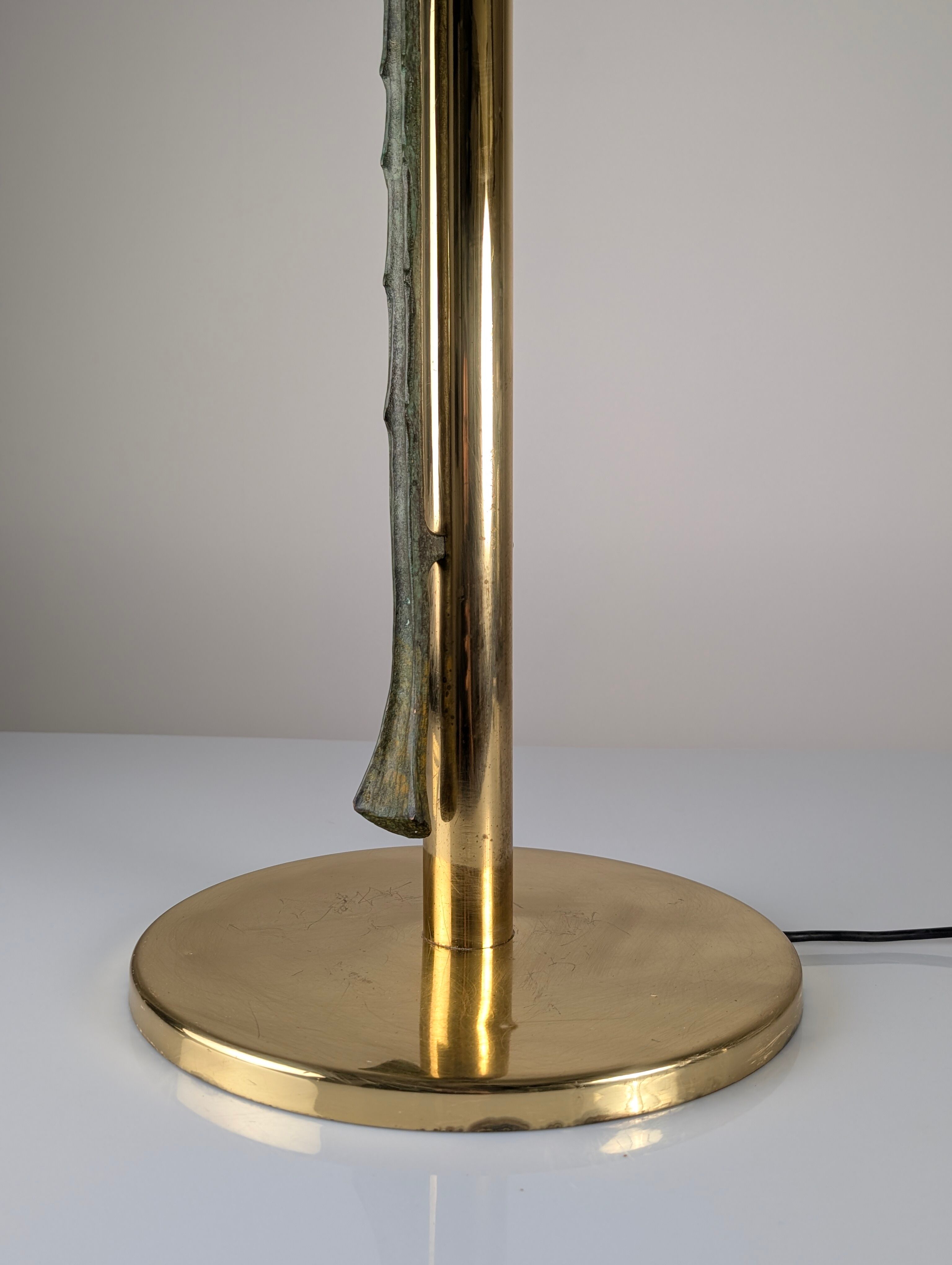 Monumental Valenti table lamp with fan palm leaf in bronze and brass, 1970s