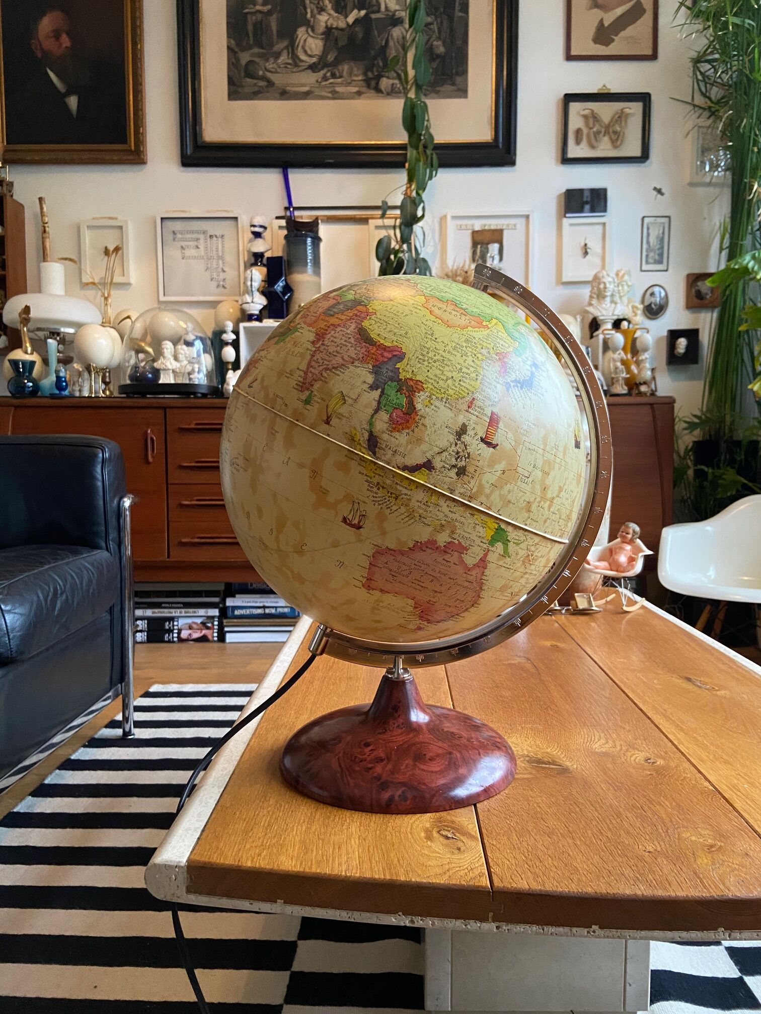 World map, luminous globe