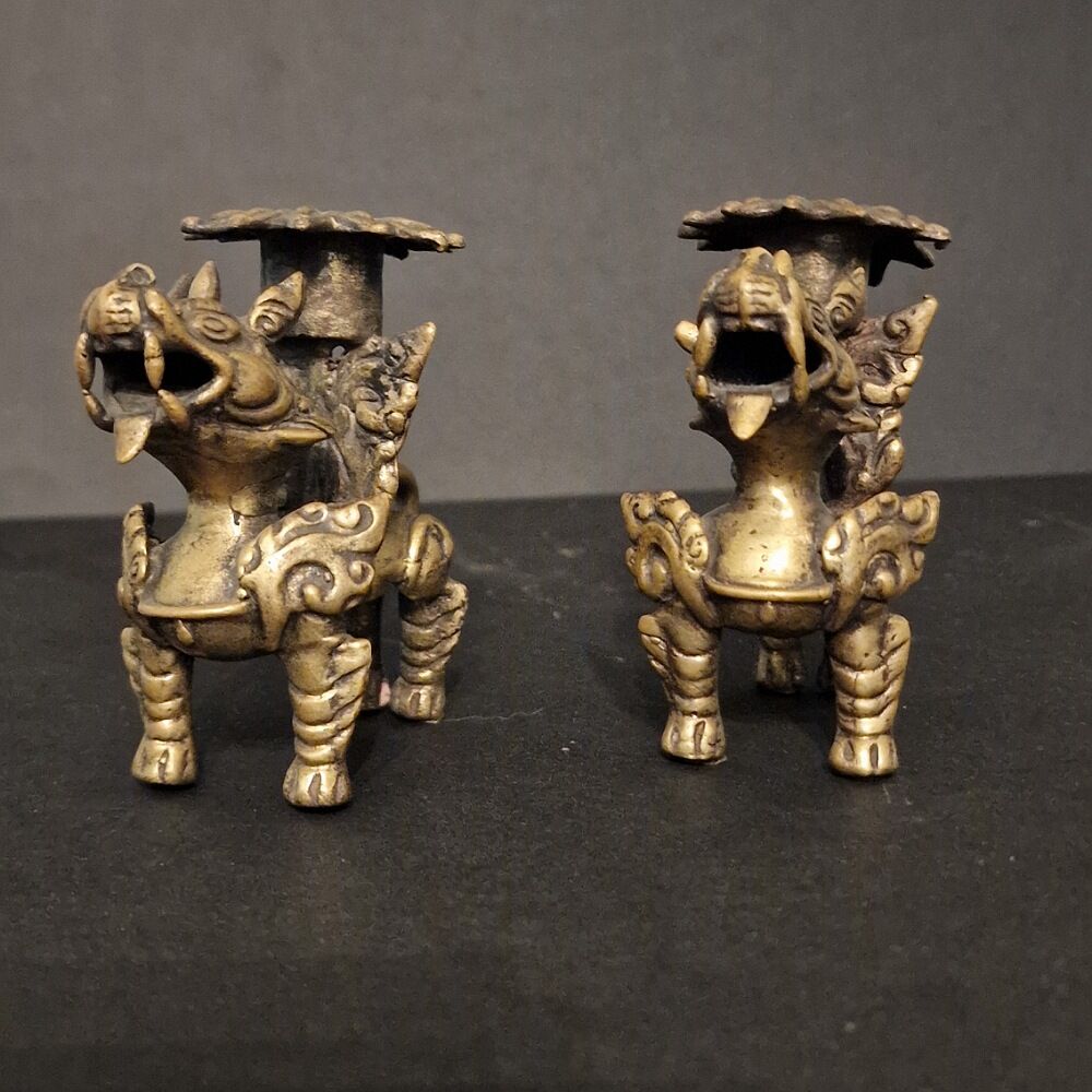 Old pair of candlesticks dog fô bronze