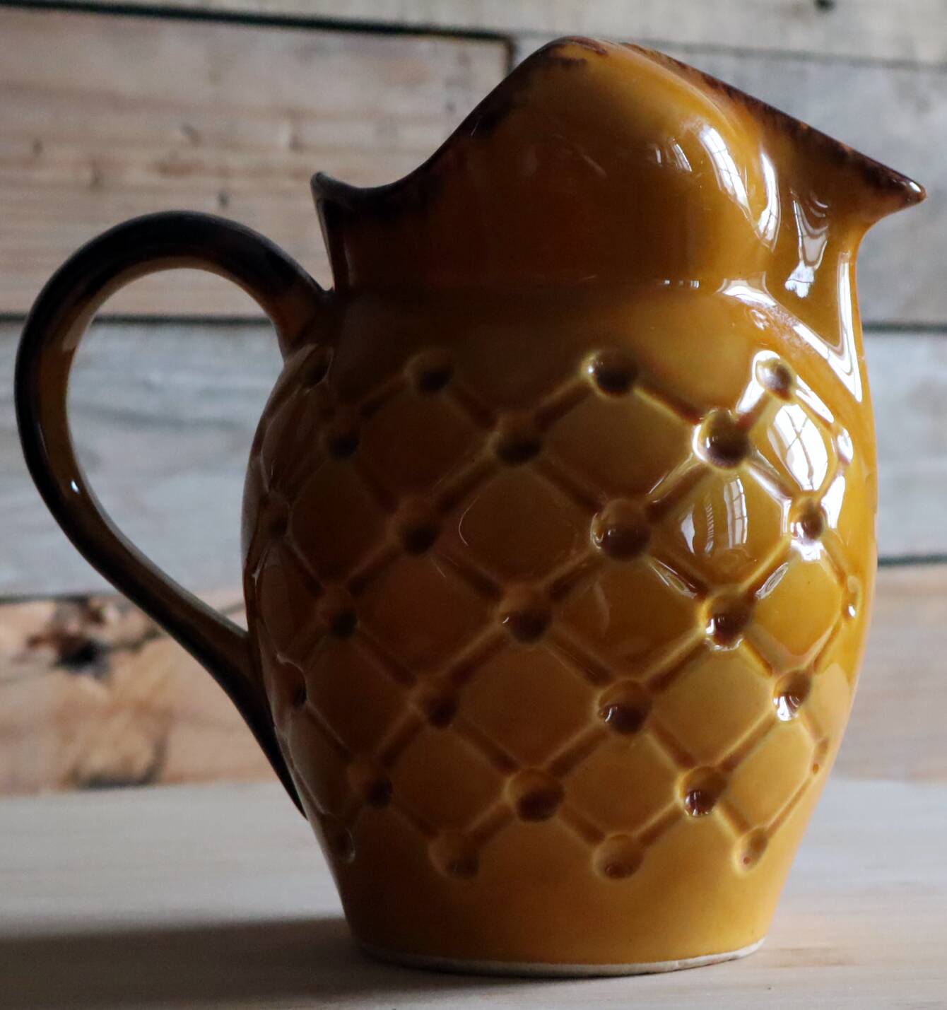 Vintage "Mireille" honey yellow ceramic pitcher – Tufted decor