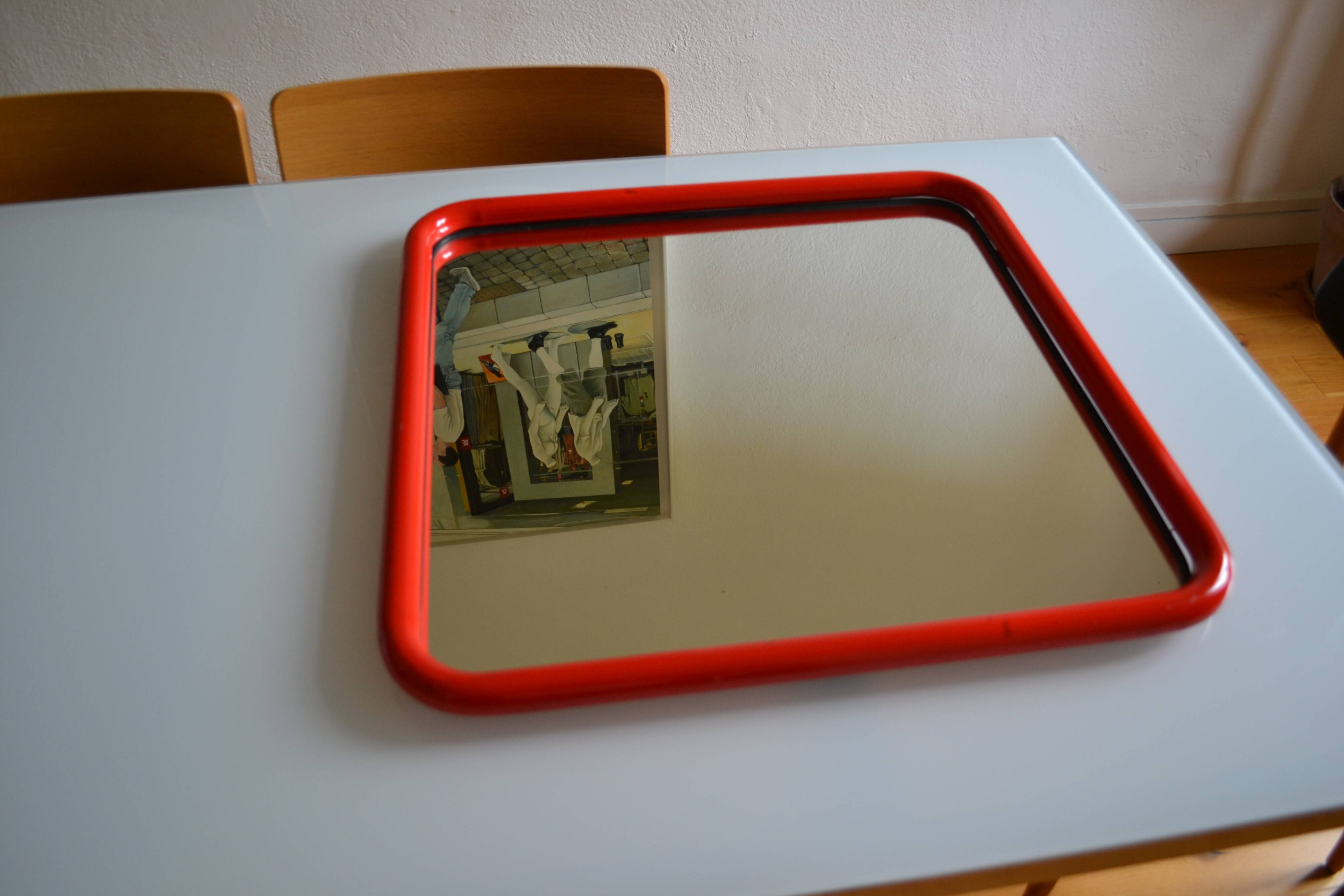 80s red post-modernist mirror dim: 60 x 60 cm