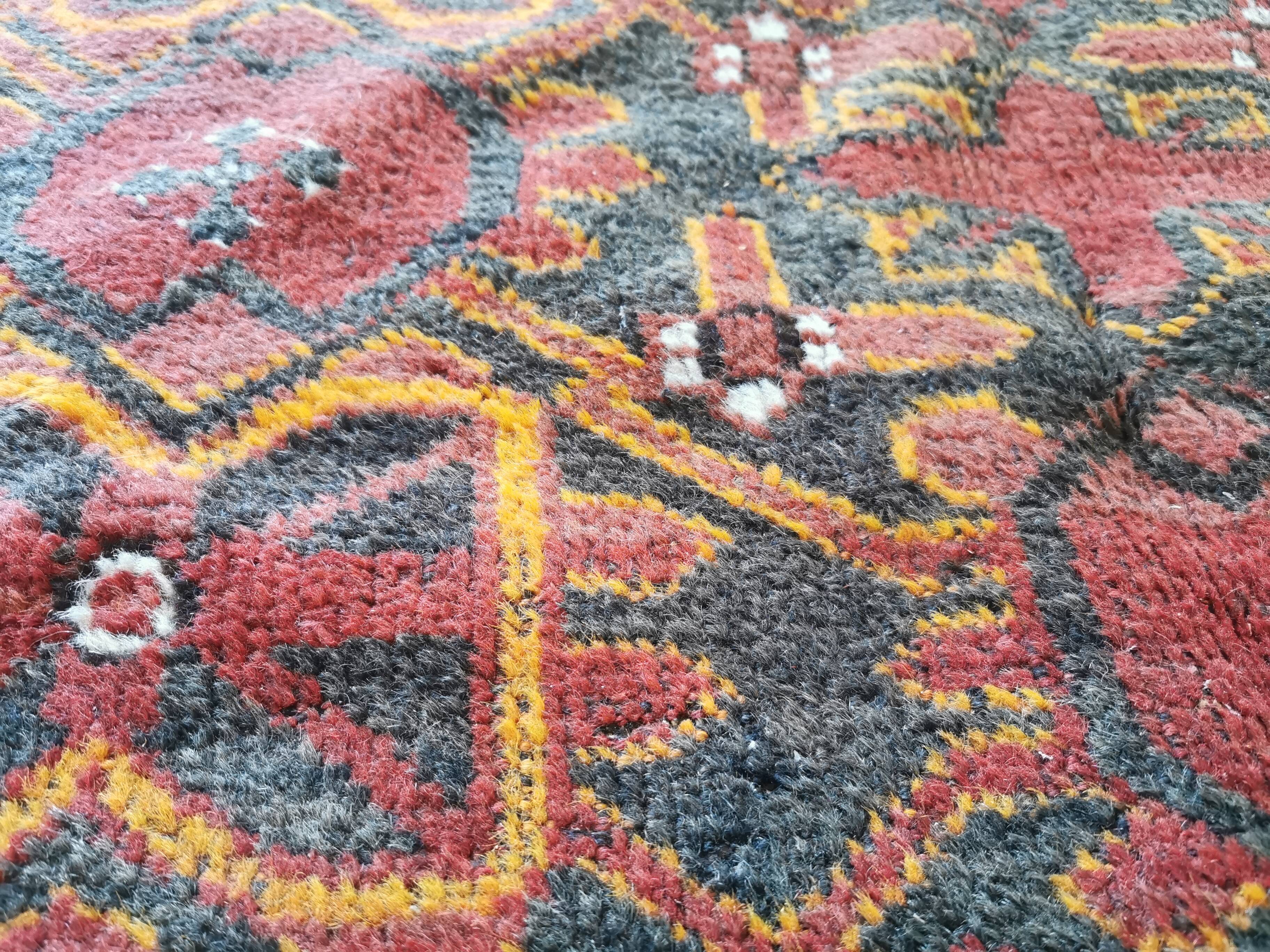 Large handmade Persian rug 310/230 cm