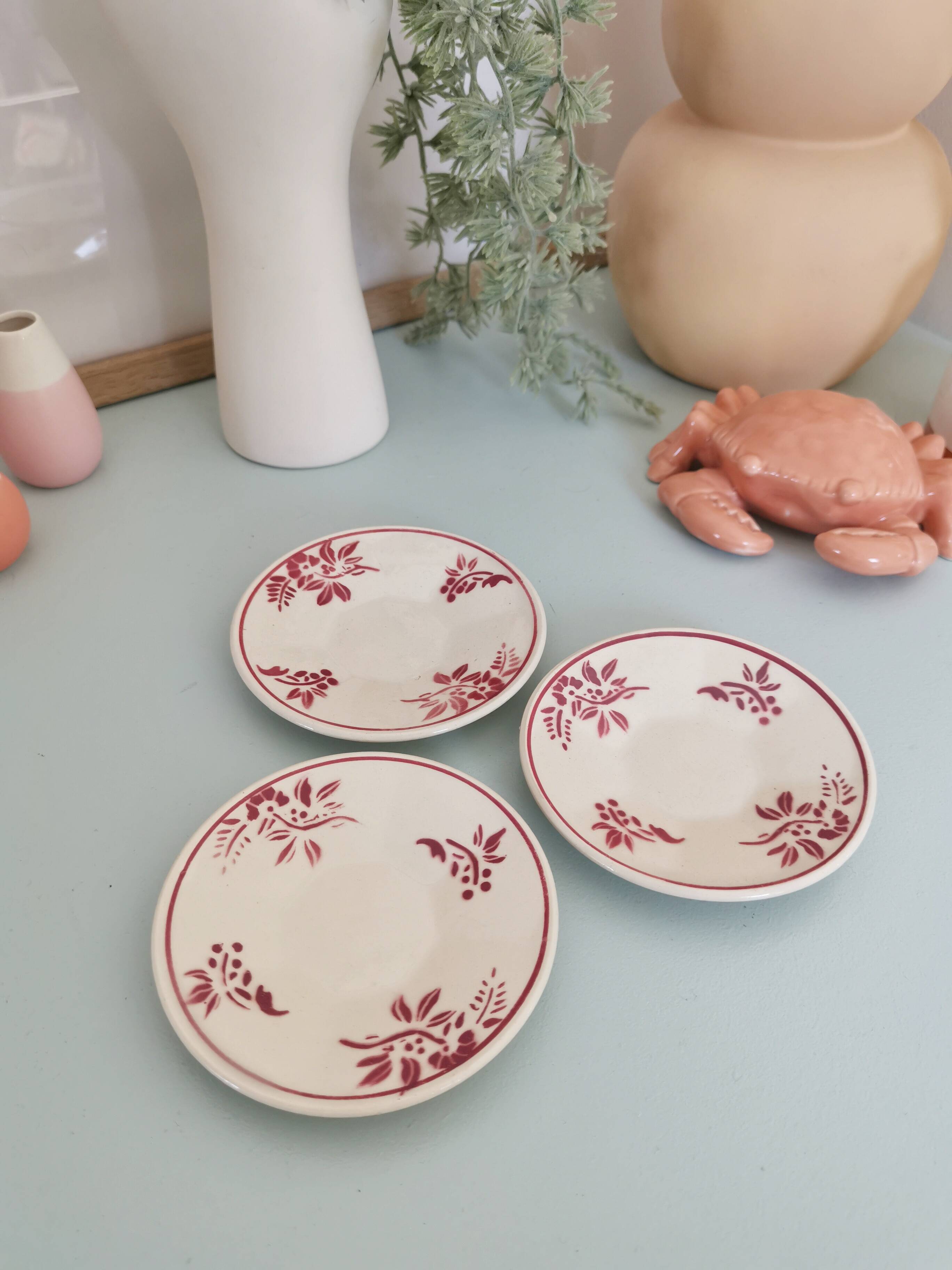 Mini vintage earthenware plates, dinette