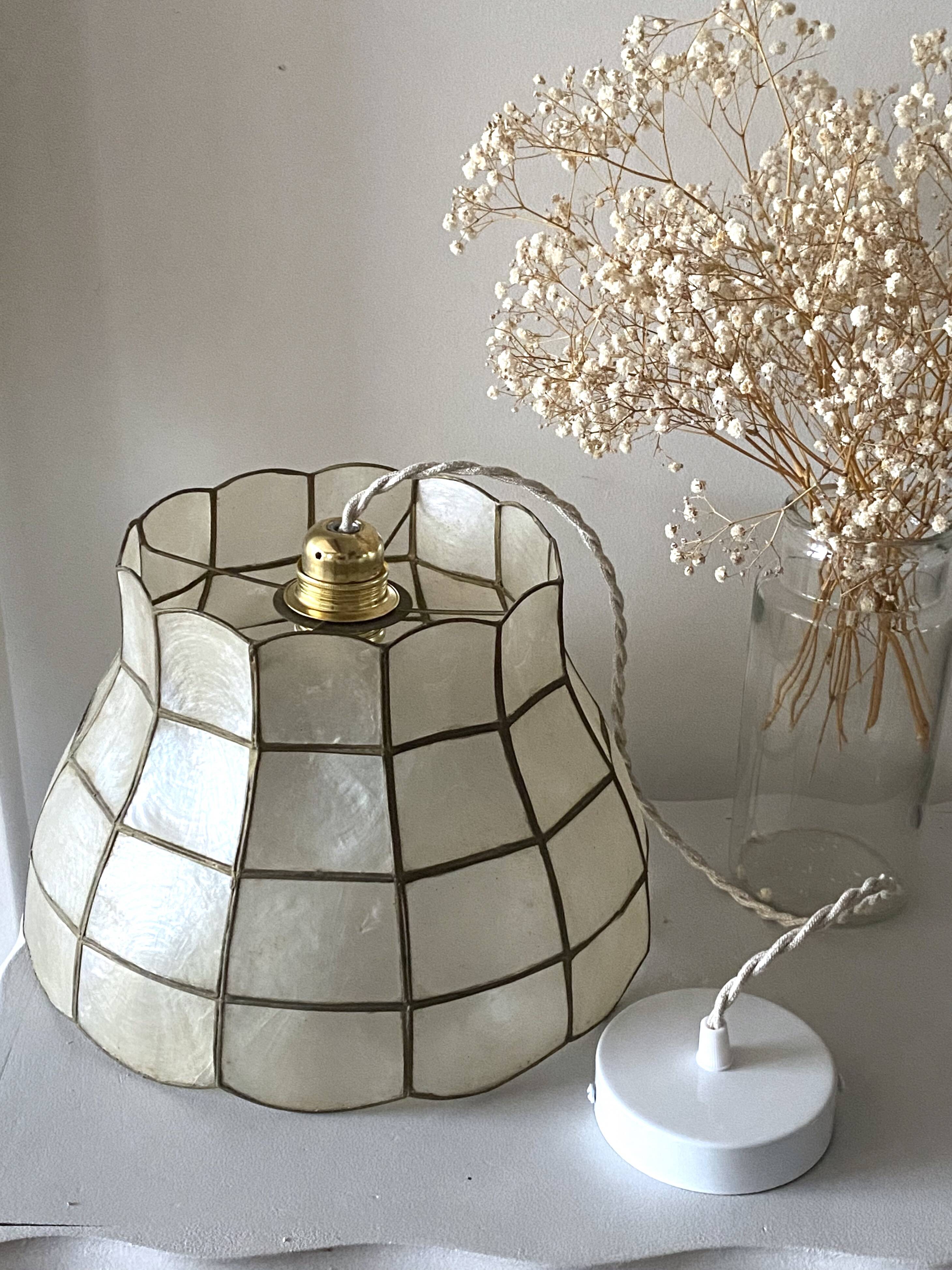 Natural mother-of-pearl pendant light