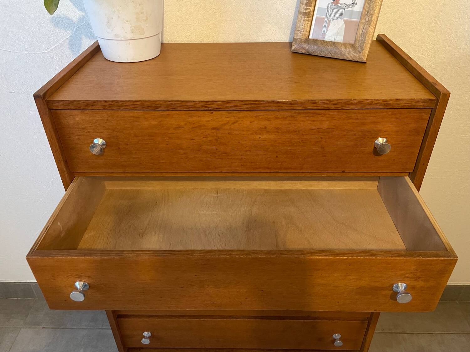 Vintage 1960s chest of drawers/dresser