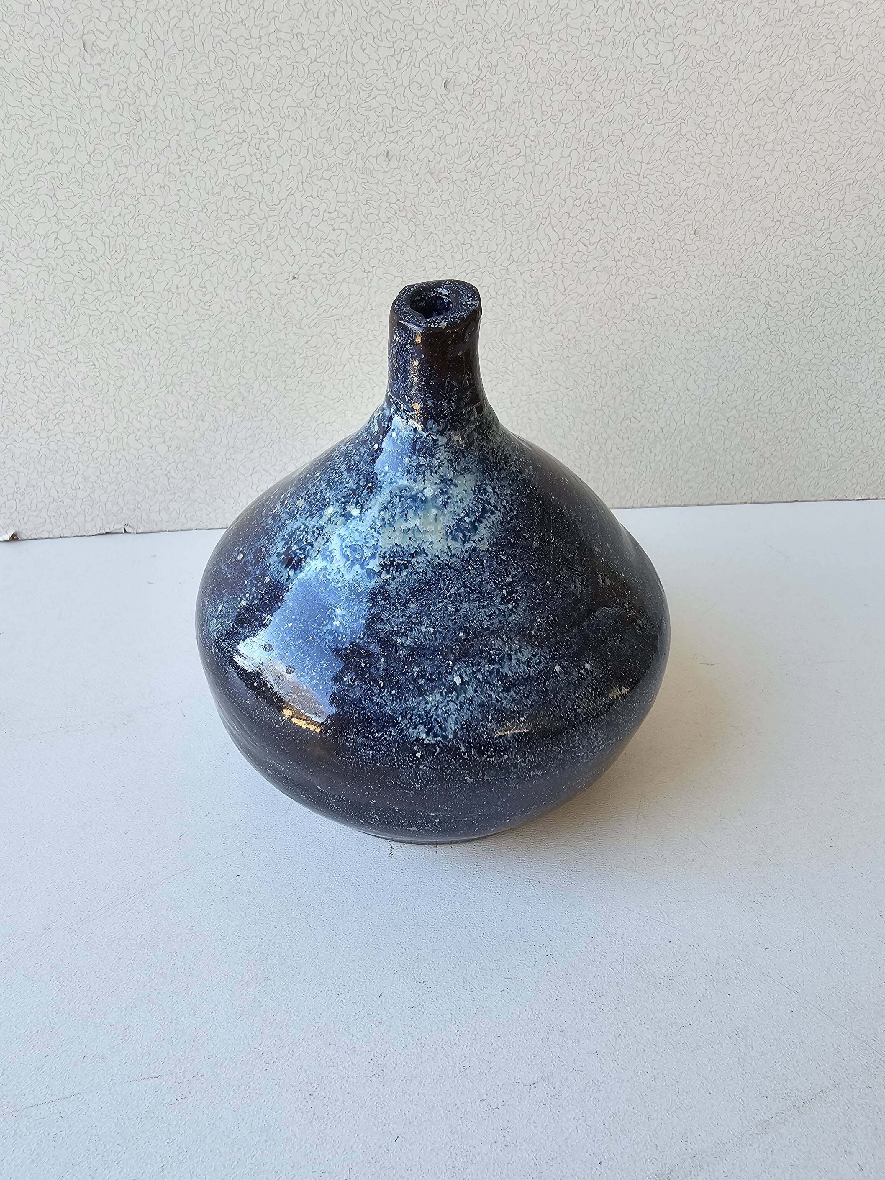 Small blue soliflore vase in glazed ceramic signed X (to be identified)