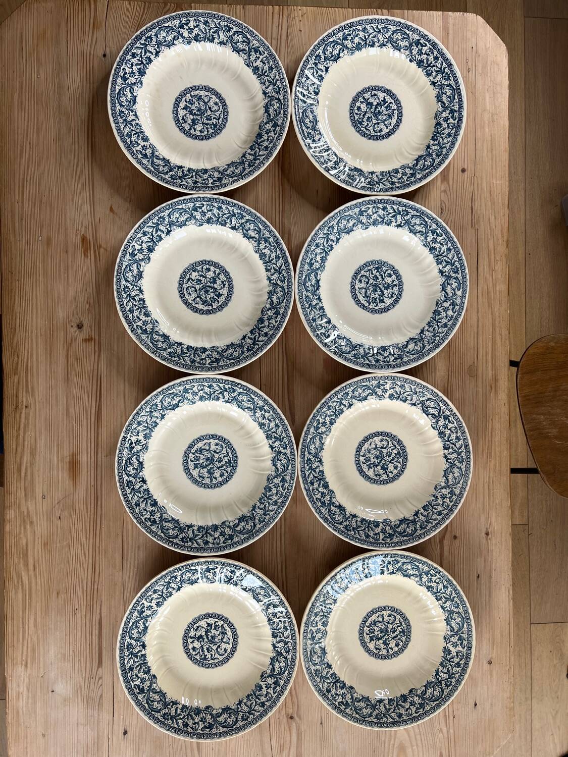 Set of 8 gien 1937 garland soup plates