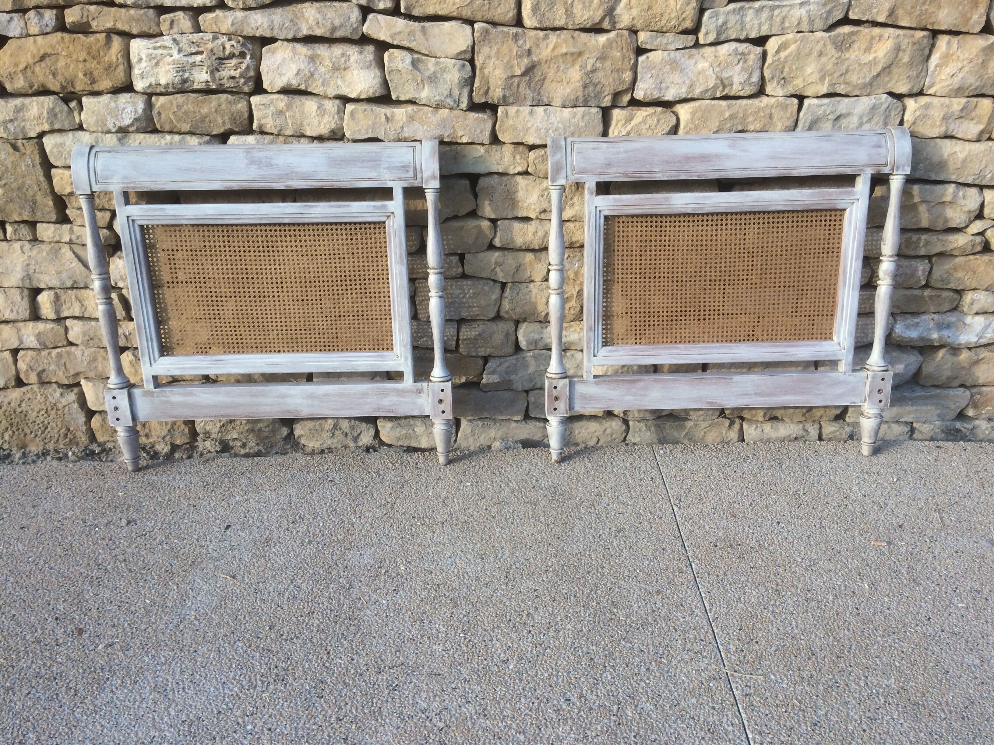 Bed head in wood and canning