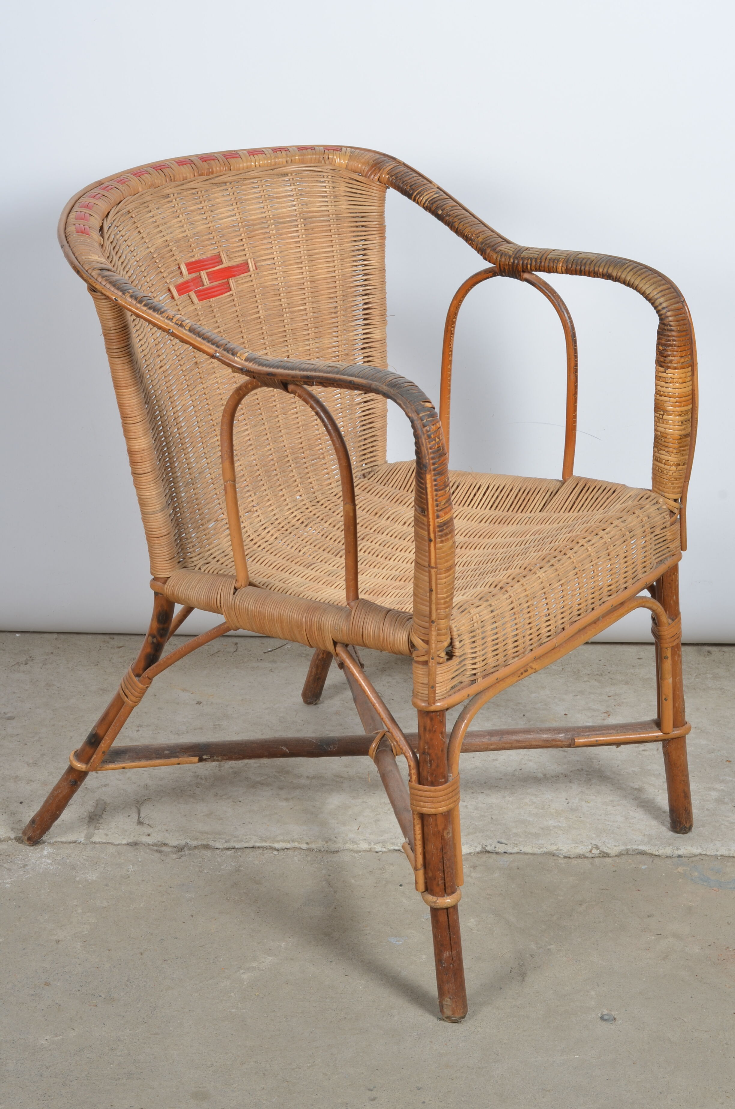 Rattan armchair and scoubidou décor