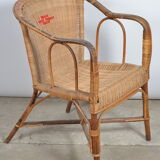 Fauteuil rotin et décor scoubidou