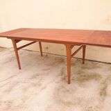 Scandinavian style table with extensions