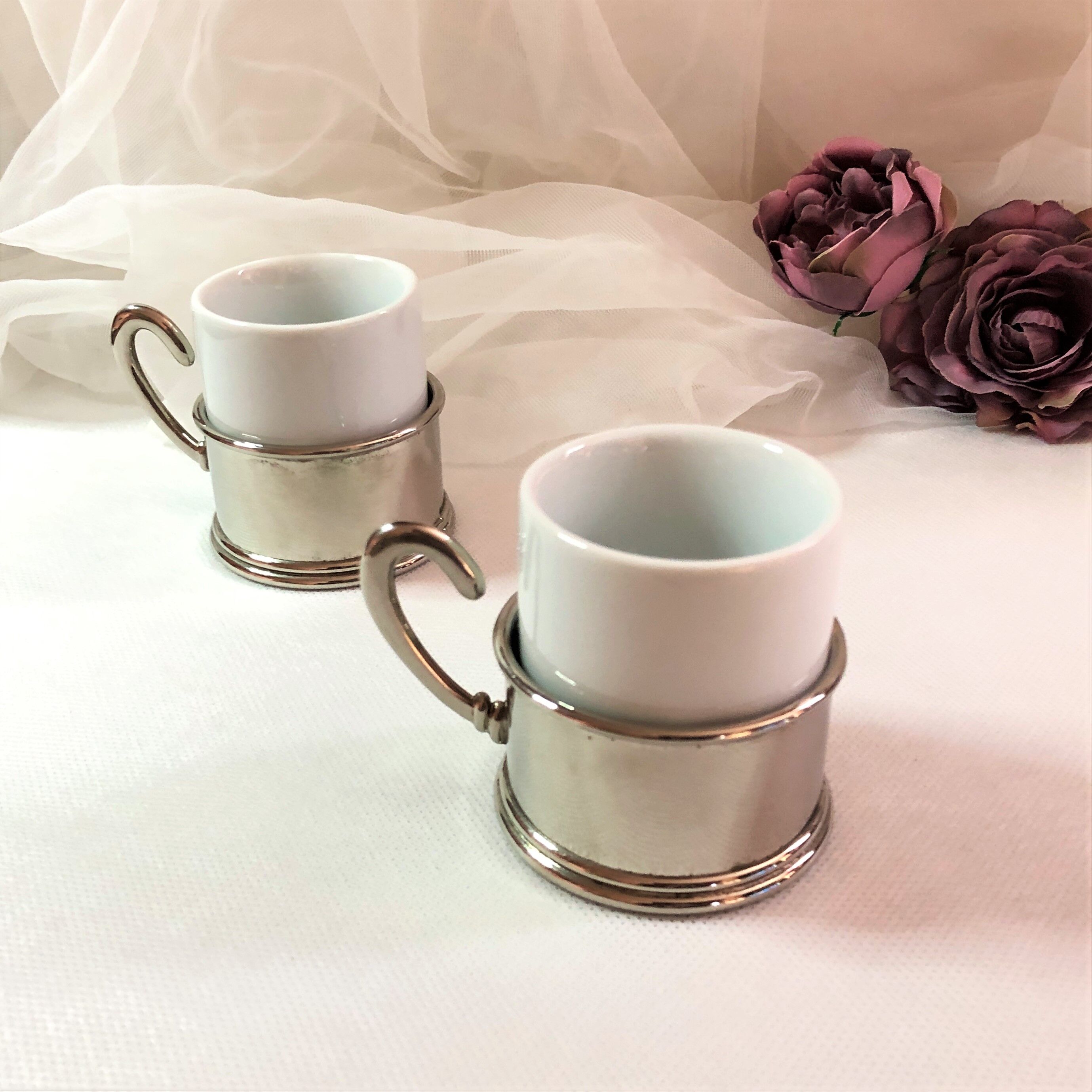 Set two porcelain cups and silver metal support