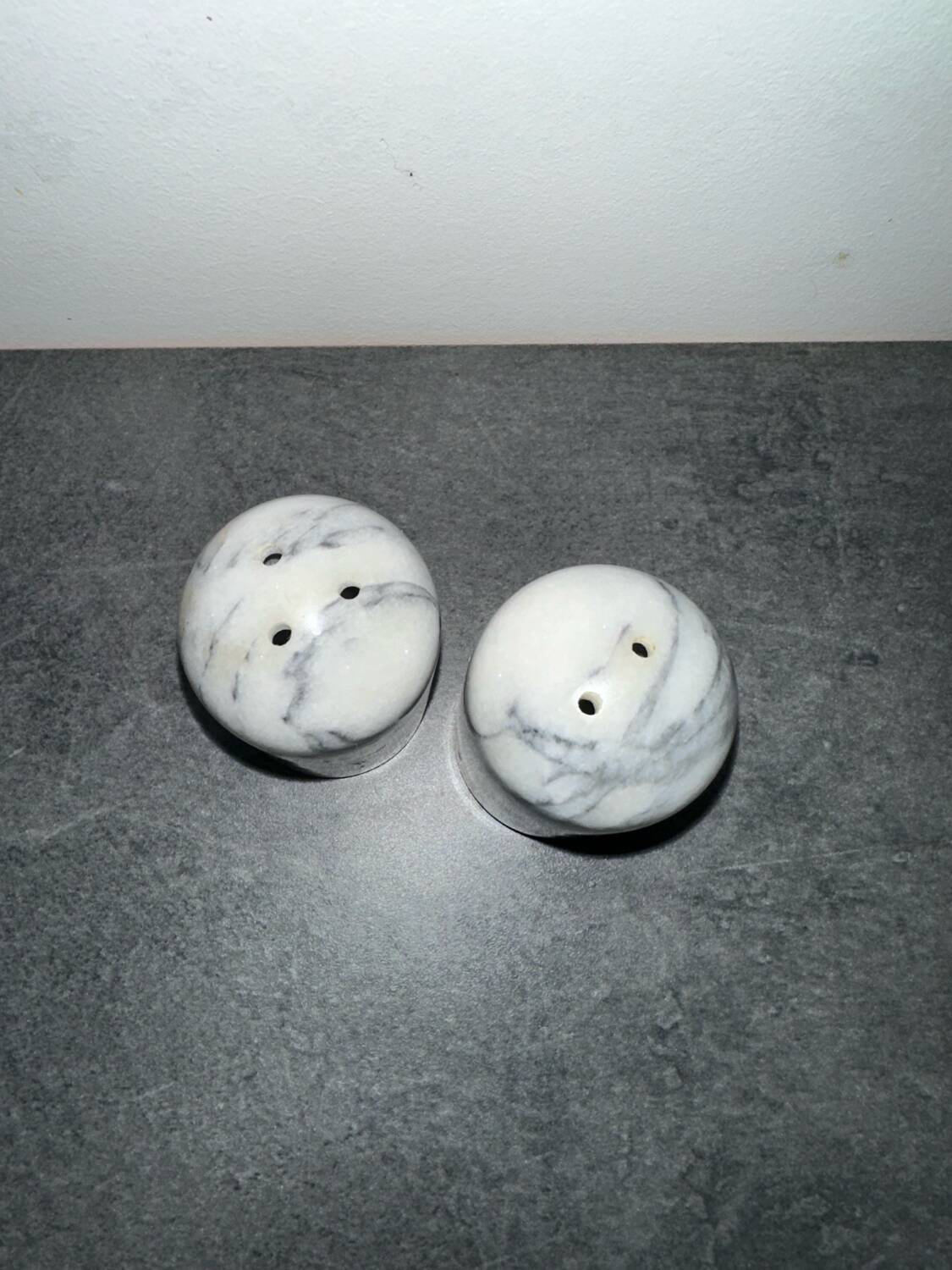 Salière et poivrière en marbre de Crrare