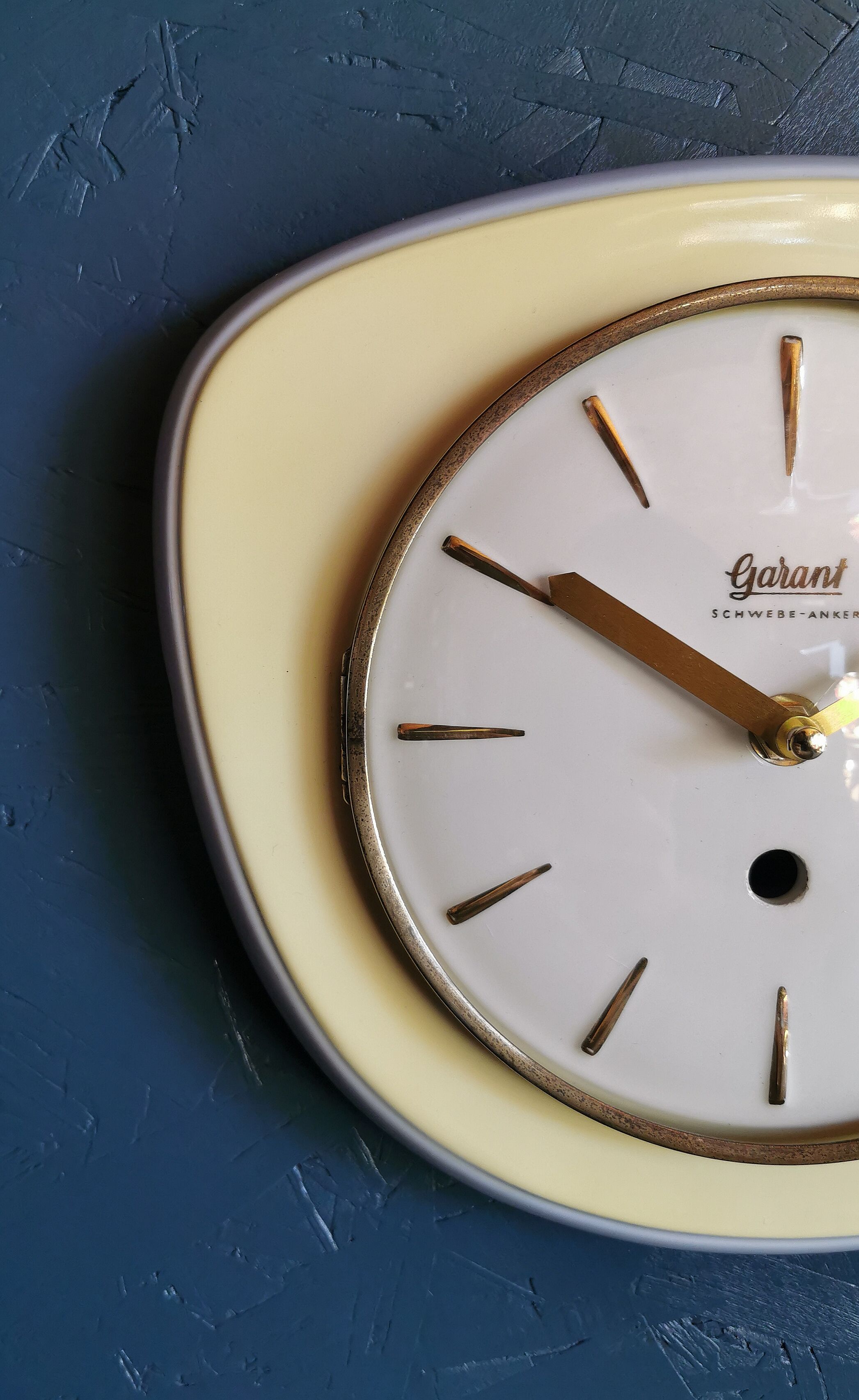 Vintage ceramic clock silent wall clock "Golden yellow guarantor"