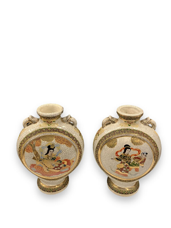 Paire de vases gourde en faïence japonaise de satsuma