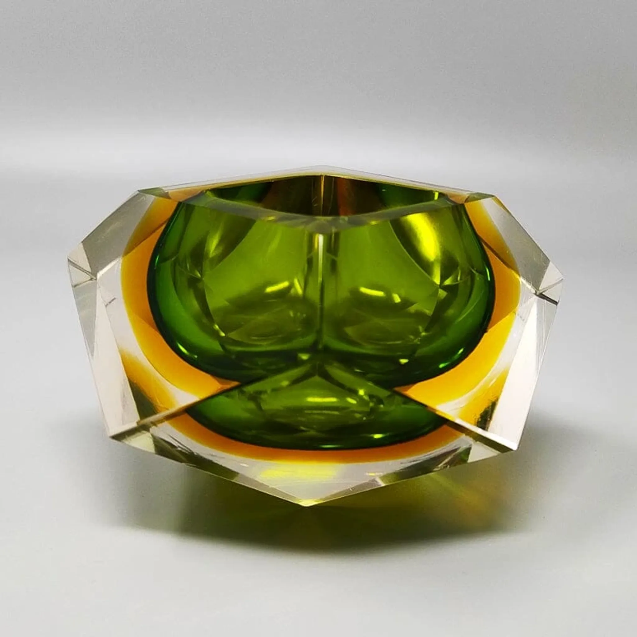 1960s Gorgeous green ashtray or catch-all by Flavio Poli for Seguso