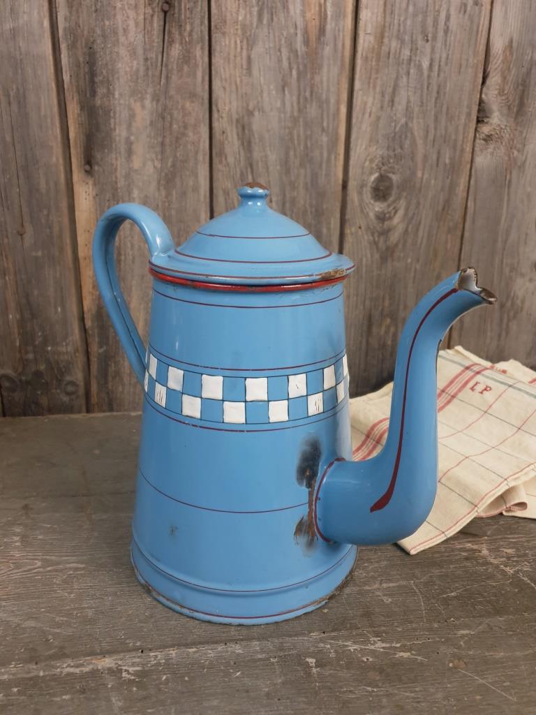 Antique enamelled coffee maker - Kitchen decoration