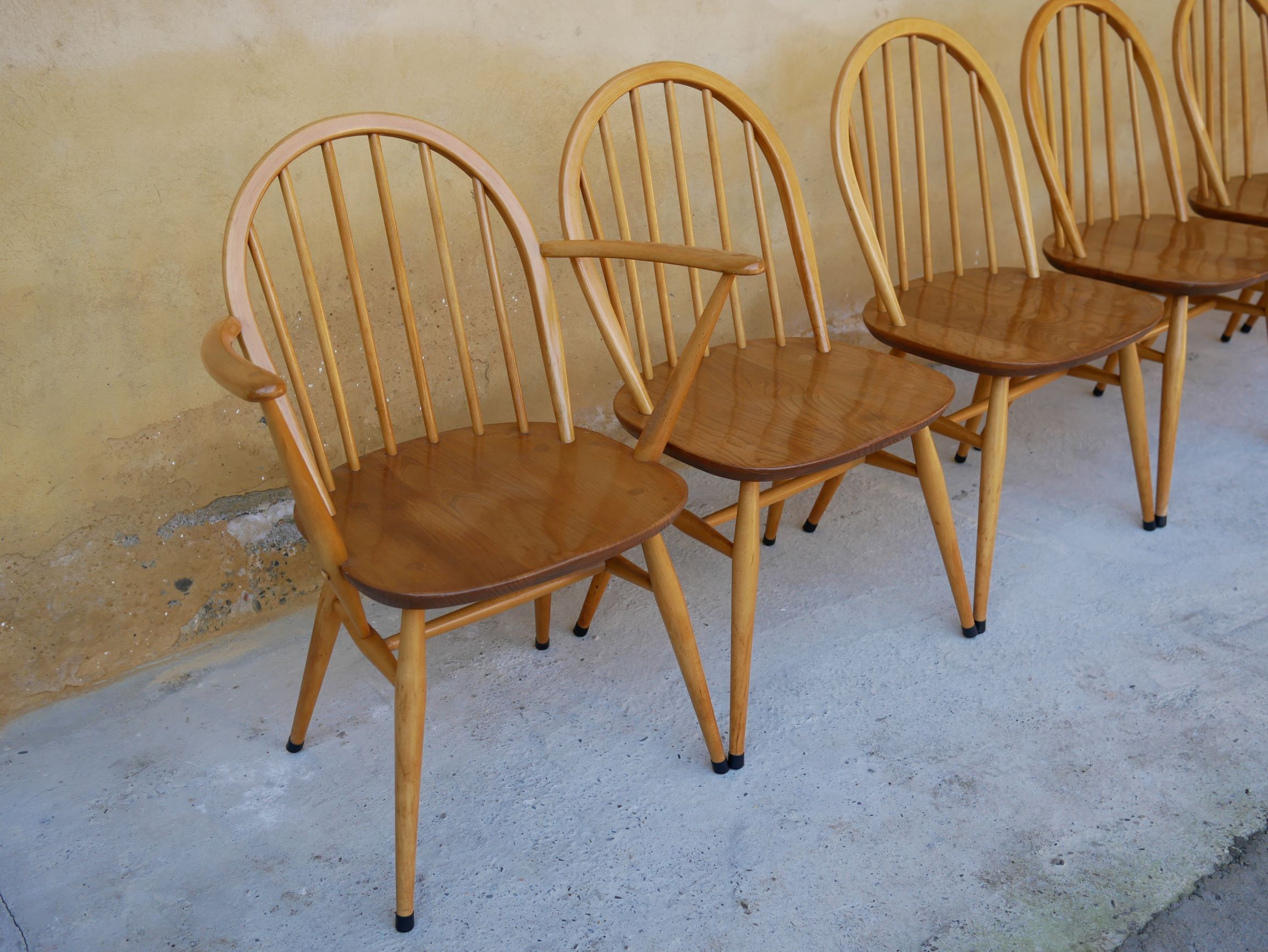 Série de 4 chaises « Windsor » par L. Ercolani pour les éditions Ercol